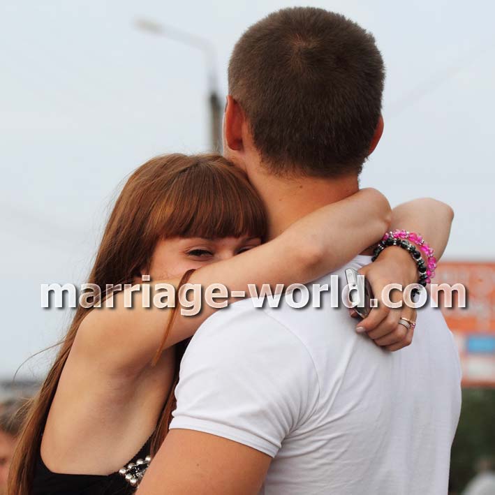 ukrainian woman hugging a man